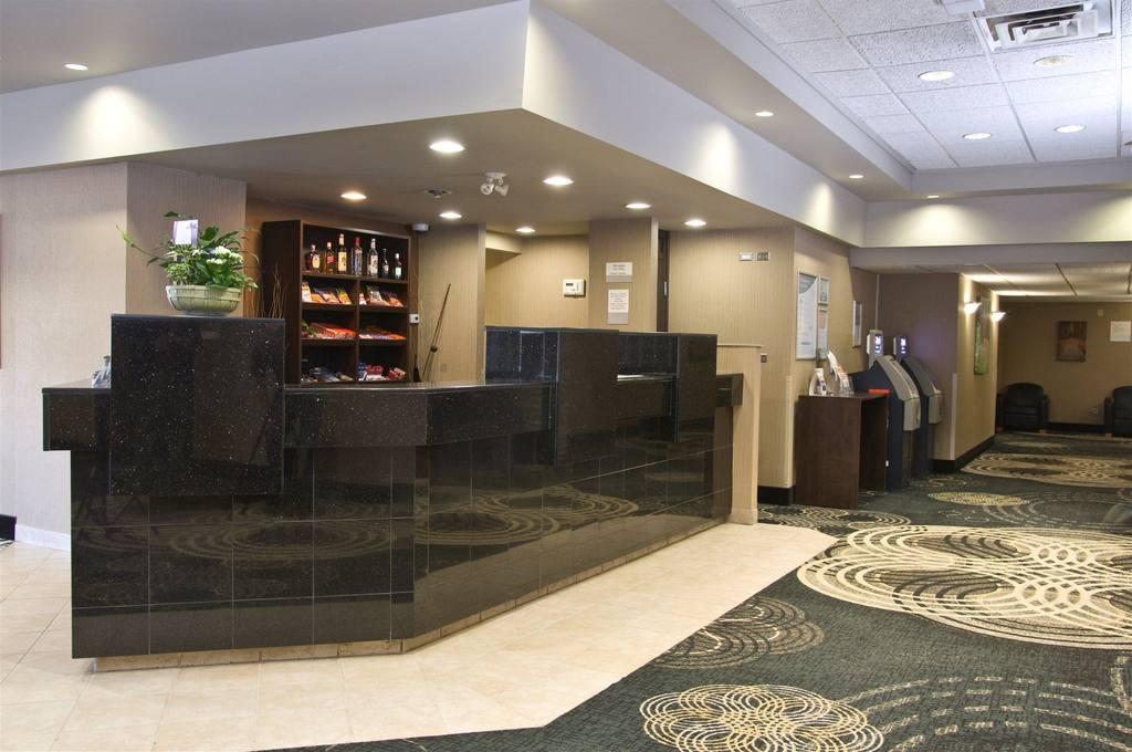 Clarion Hotel & Suites Brandon Exteriör bild