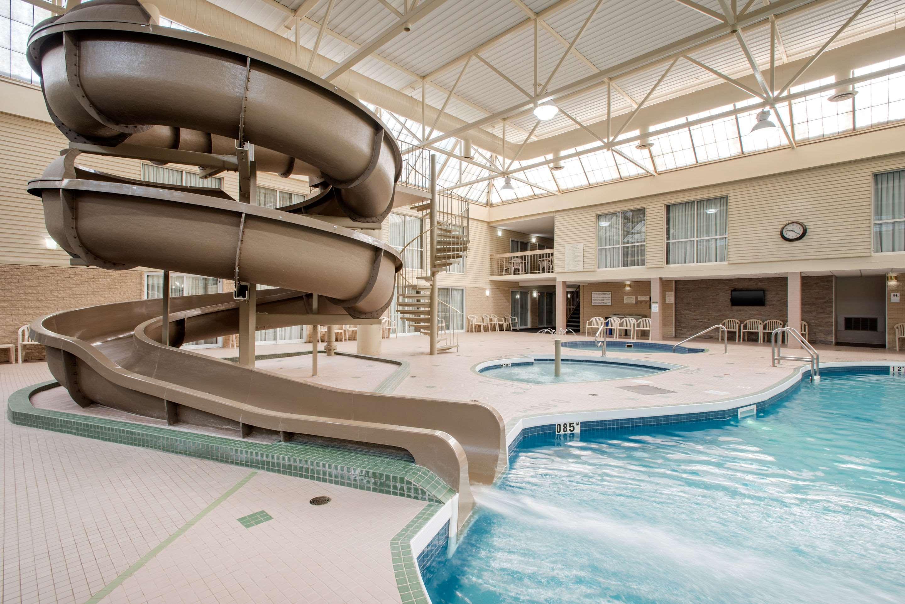Clarion Hotel & Suites Brandon Exteriör bild