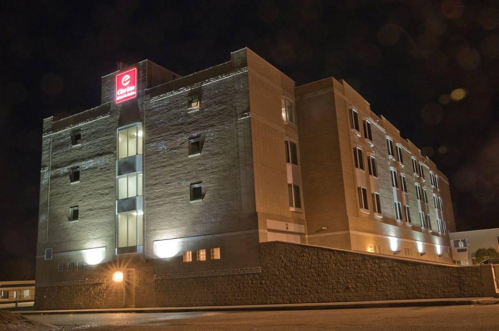 Clarion Hotel & Suites Brandon Exteriör bild