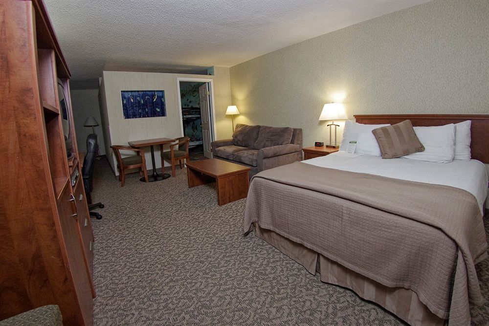 Clarion Hotel & Suites Brandon Exteriör bild