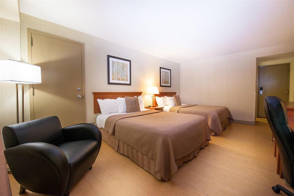 Clarion Hotel & Suites Brandon Exteriör bild