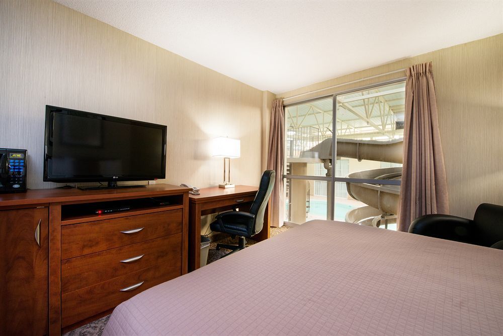 Clarion Hotel & Suites Brandon Exteriör bild