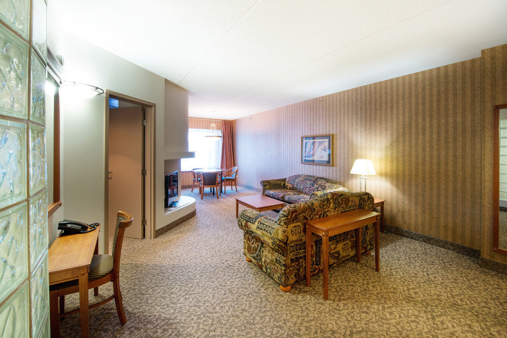 Clarion Hotel & Suites Brandon Exteriör bild